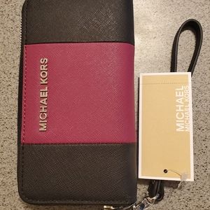 Michael Kors Wristlet Wallet
